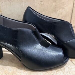 Life Stride Simply Comfort Black Giovanni Peep-Toe Heels